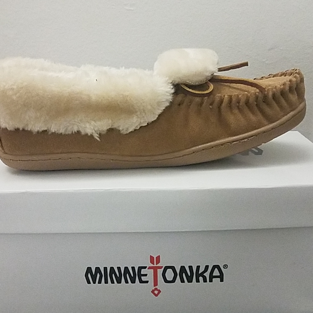 Minnetonka moccasin women size 8